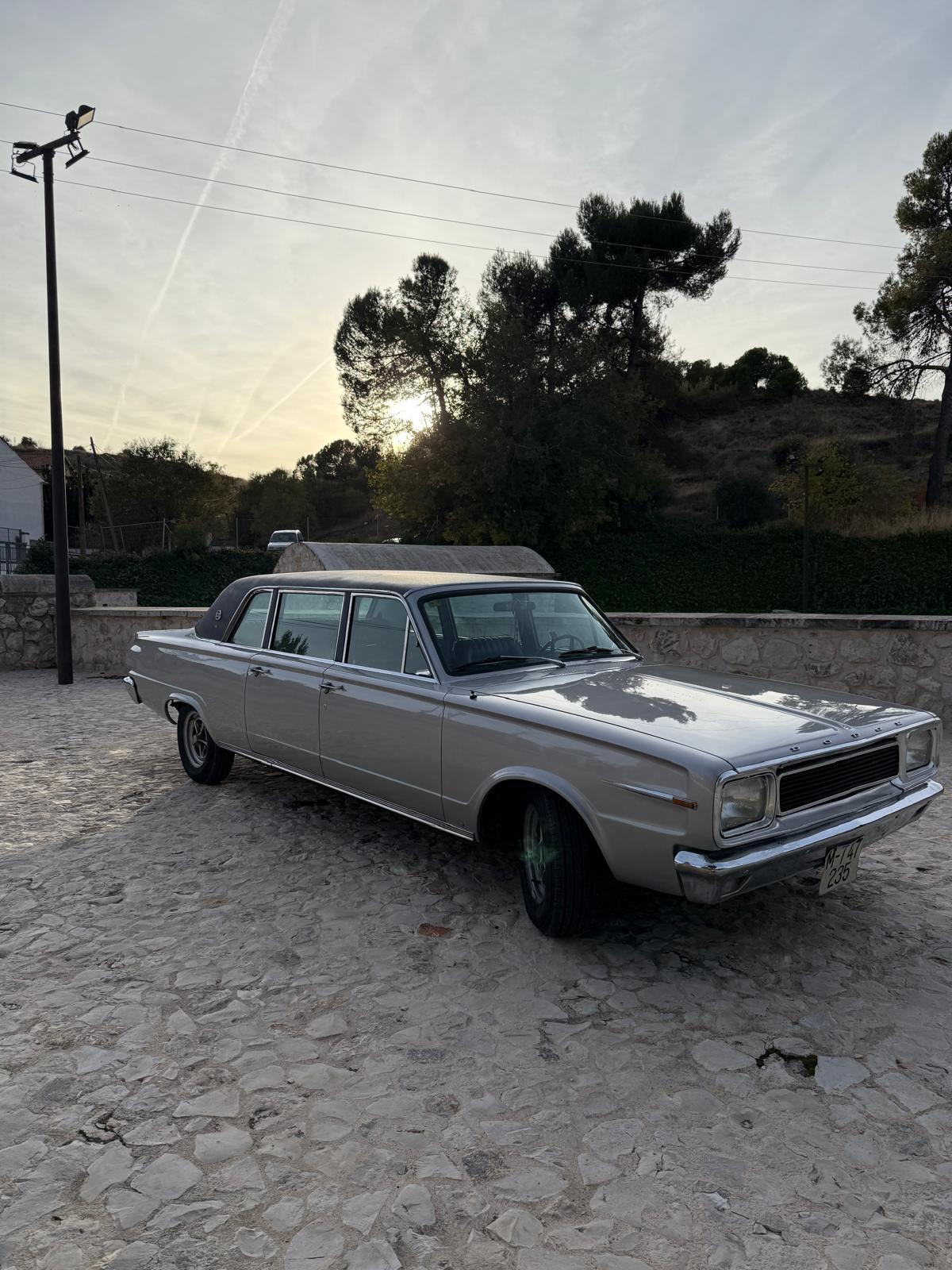 Frontal Dodge Dart GT Car and Love